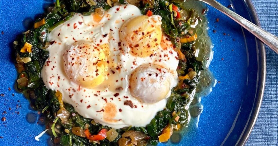 Poached Eggs with Sautéed Spinach (Ispanaklı Poşe Yumurta)