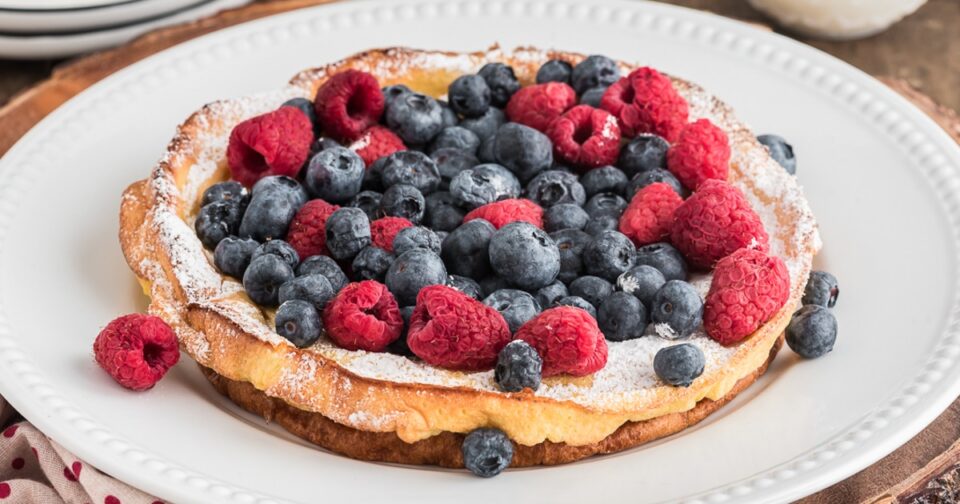 Easy Berry Breakfast Puff
